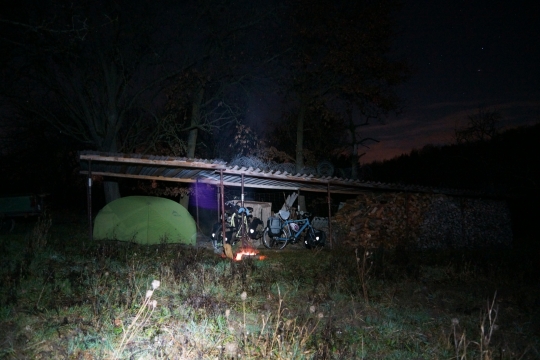 Camping in orchard Bad Salzig with our own fire