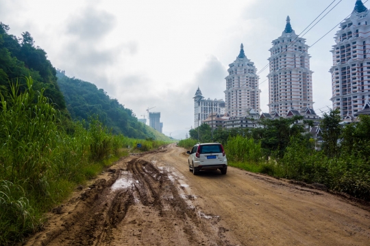 Cycling out of Jinghong