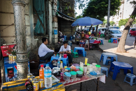 Street vendors of Yangon