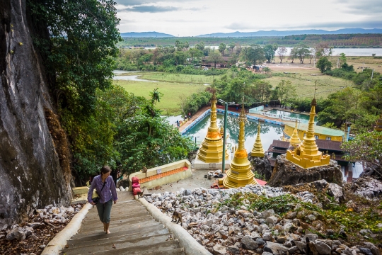 Bayin Nyi Cave and hot spring with monkeys