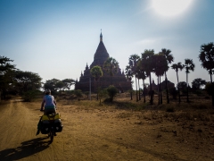 Kingdom of Bagan, crossing sandy roads