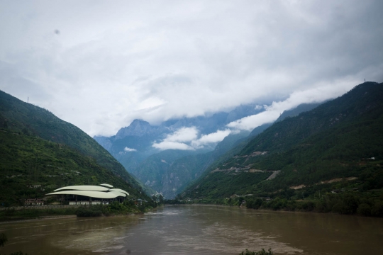 Yangtse river at Tiger Leaping Gorge